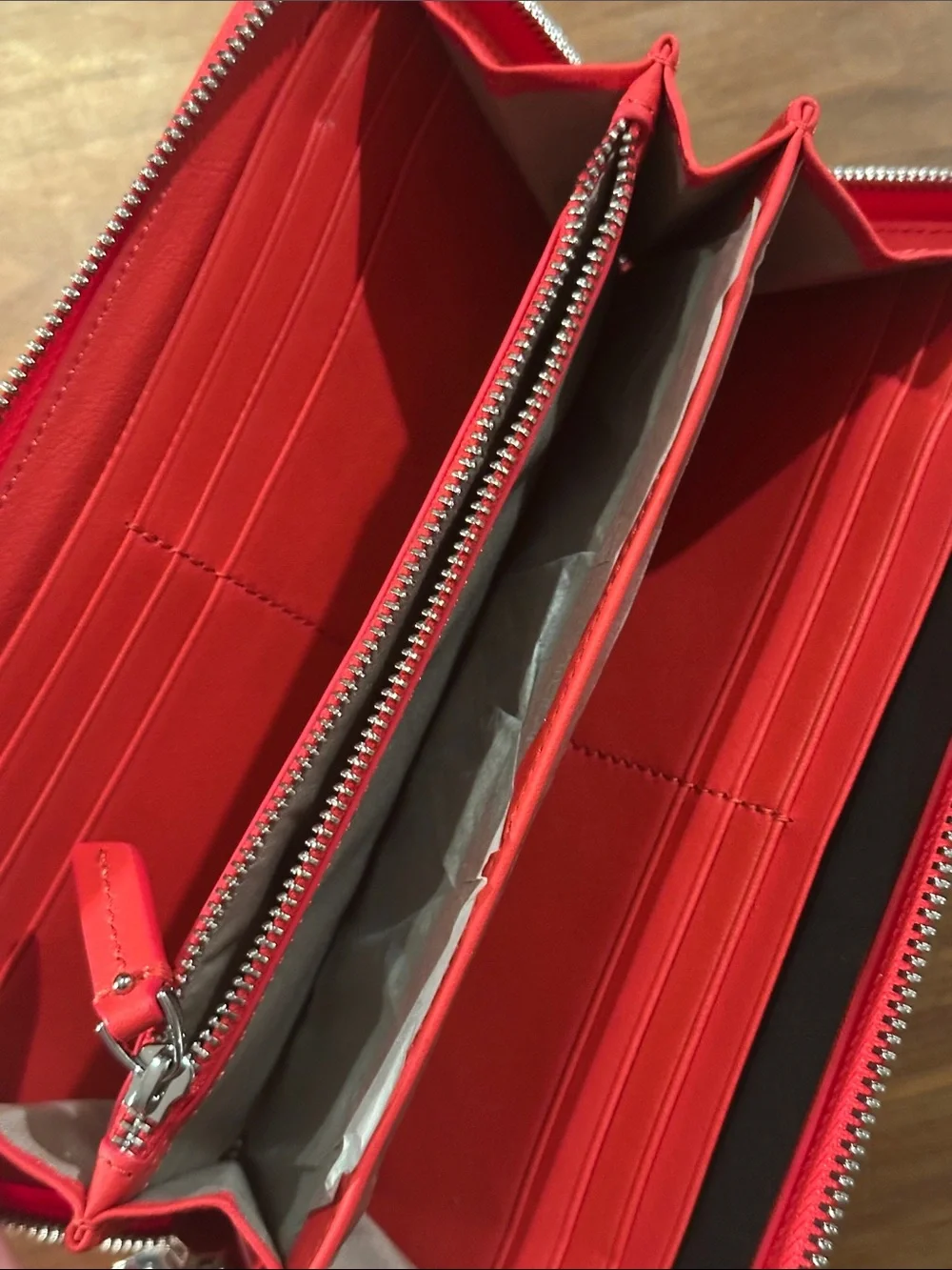 New with tags Tumi Red Zip-Around Clutch Wallet with Front Slip Pocket - Picture 3 of 5